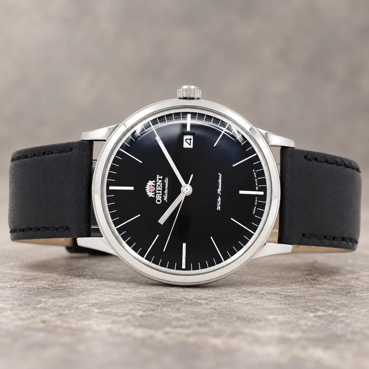 Orient FAC0000DB0 dial, hands and calendar detail